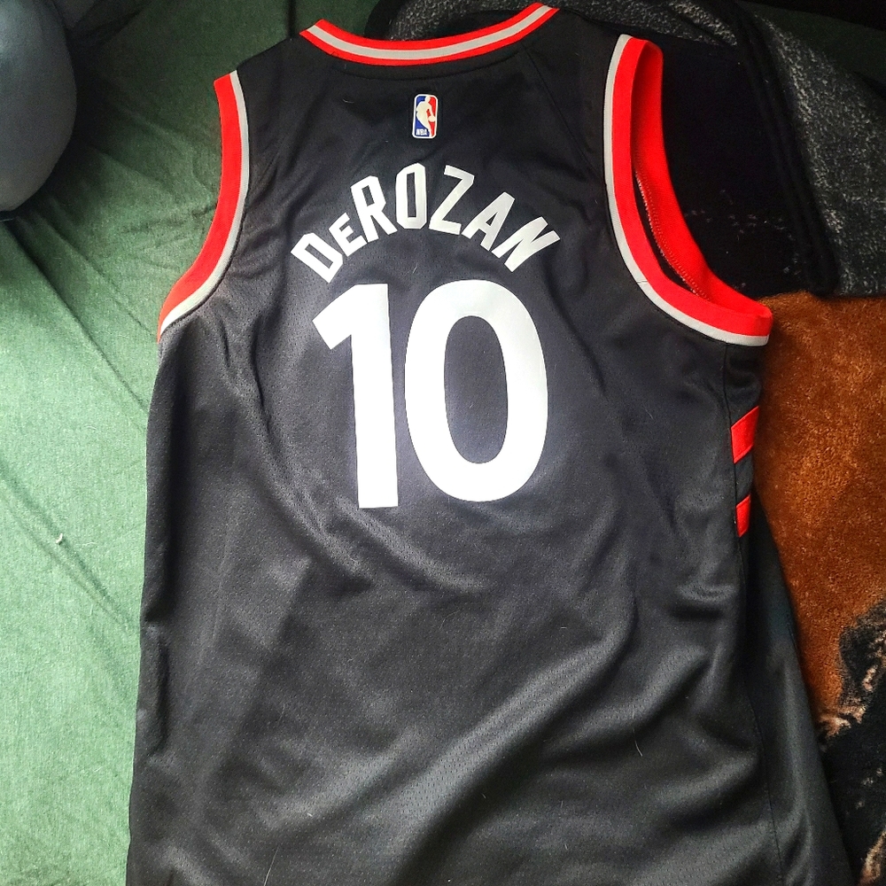 Youth large derozan jersey